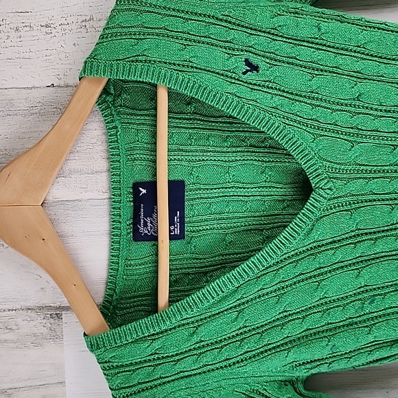 American Eagle Kelly Green cable knit deep vneck slim fit sweater Size Large - Picture 2 of 5